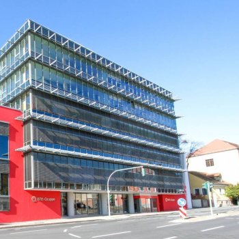 Zentrale Glasbau